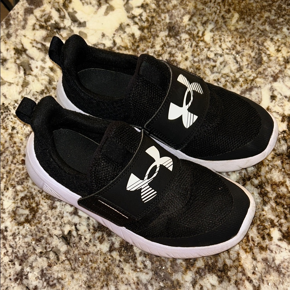 Under Armour Boys Tennis Shoe Athletic Slip On Sneakers Black White size 4Y